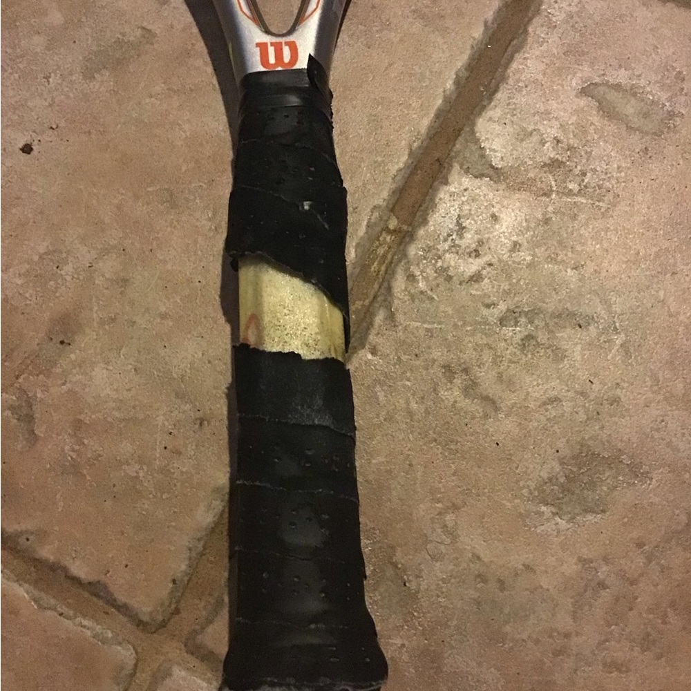 Wilson Hyperion Power 1 Tennis Racket - 4 1/2Inch Grip - Picture 3 of 5